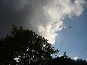 晴れと曇りの空模様