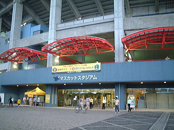 マスカット球場正面