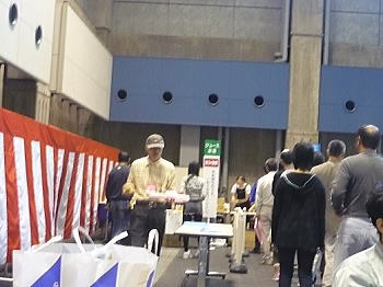 いっぱい並んでるし・・・ いっぱい並んでるし・・・