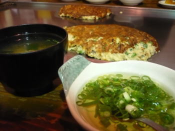 だし汁で食べるお好み焼! だし汁で食べるお好み焼!