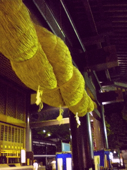 夜はお参りに・・・