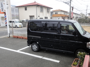 最初はチラチラ・・・